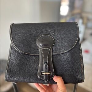 🚨VINTAGE DOONEY AND BOURKE BLACK CROSSBODY BAG WITH ALL WEATHER LEATHER🚨